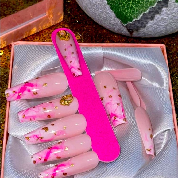 Press on nails hand made - Picture 2 of 3